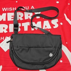 Lululemon silver All Night Festival Bag 5L